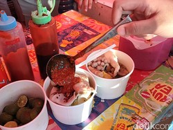 Jajan Bakso Enak Se-Garut di Festival Nyawalan