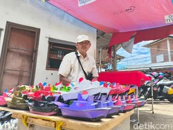 Perahu Otok-otok yang Hidupi Keluarga Karmina