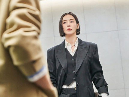 5 Potret Outfit Office Look dari Drama Korea, Inspirasi Tampil Stylish ke Kantor Usai Lebaran
