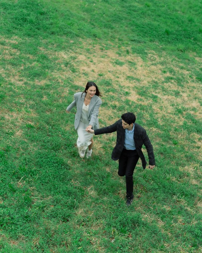 Luna Maya dilamar di Jepang