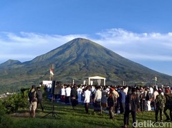 Terpopuler: Iduladha dengan View Tercantik & Ratusan Turis Ditangkap di Singapura
