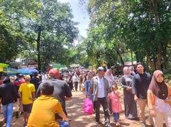 Video: Suasana Taman Margasatwa Ragunan Dipadati Pengunjung saat Libur Lebaran