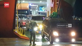 VIDEO: Arus Balik, Pelabuhan Merak Mulai Ramai Pemudik