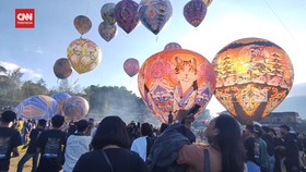 VIDEO: Indahnya Festival Balon Udara Berlatar Belakang Gunung Sindoro