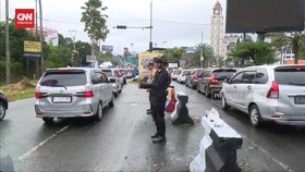 VIDEO: Kawasan Puncak Macet. Polisi Terapkan Rekayasa Lalu Lintas