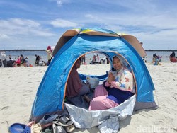 Video: Pengunjung Dirikan Tenda di Kawasan Pantai Ancol