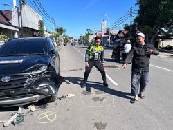 2 Pria Boncengan Motor di Gorontalo Tewas Usai Tabrak Mobil Parkir