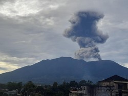 Marapi Erupsi Lagi, Lontarkan Abu Vulkanik Setinggi 1,5 Kilometer