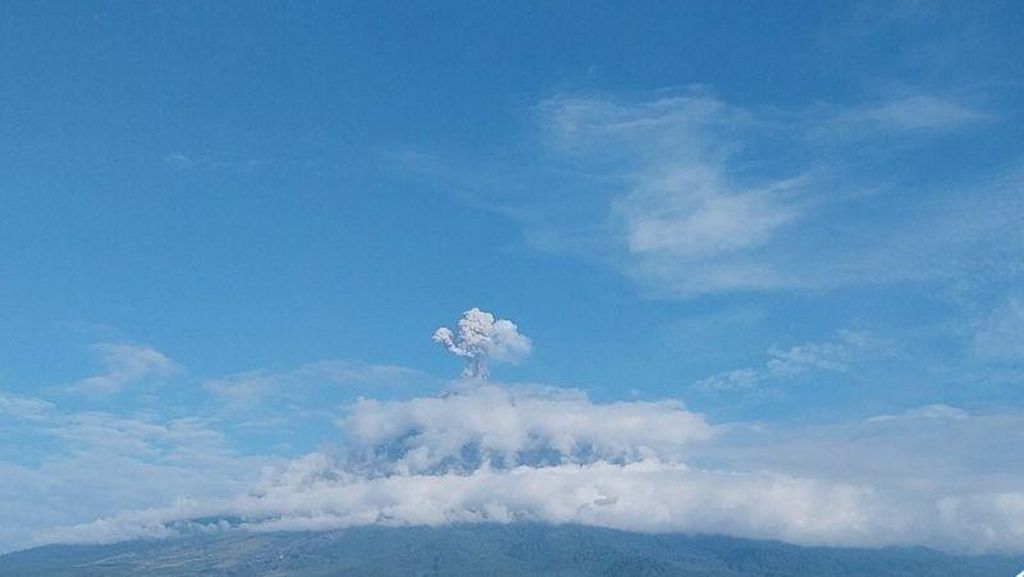 Semeru Erupsi Empat Kali, Kolom Abu Capai 1.200 Meter