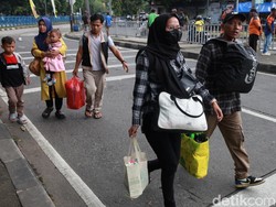 Kala Pemudik Balik ke Jakarta Lebih Cepat Demi Cari Nafkah