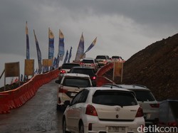 Jalur Masuk Tol Tamanmartani Padat Sore Ini, Polisi Berlakukan One Way