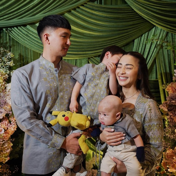 <p>Hari Raya Idul Fitri menjadi waktu yang tepat untuk kumpul bersama keluarga. Aktris Nikita Willy pun memanfaatkan momen ini untuk mengadakan acara bersama keluarga besarnya, Bunda. (Foto: Instagram@nikitawillyofficial94)</p>
