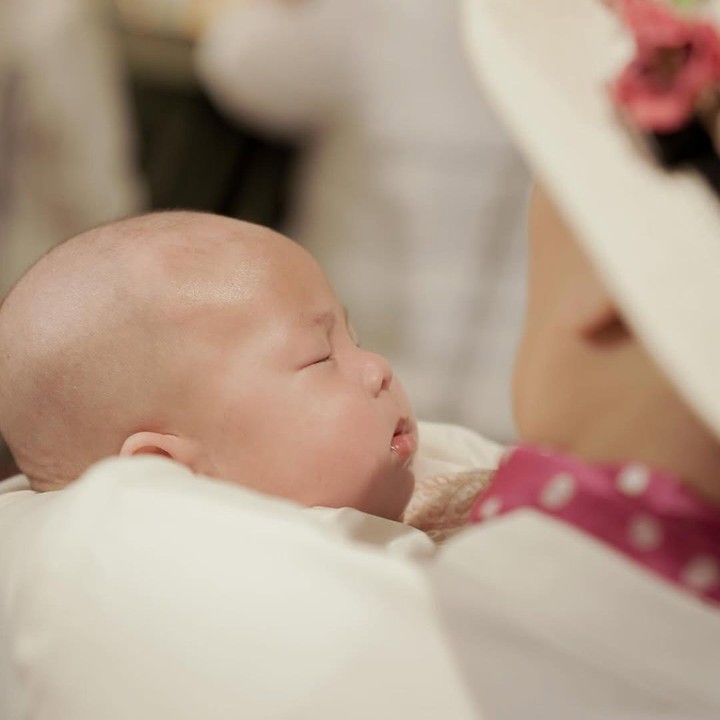 <p><em>Postingan</em> itu pun langsung dibanjiri komentar netizen yang turut menyampaikan doa. “Semoga Nael menjadi anak yang sholih, kebanggaan kedua orang tuanya, sukses dunia dan akhirat,” tulis akun <em>@rinadian****.</em> “Alhamdullilah semoga menjadi anak sholeh,.. kabanggan orang tua aamiin aamiin yra,” tulis akun <em>@riskasal****. </em>(Foto: Instagram@yorafebrina)</p>