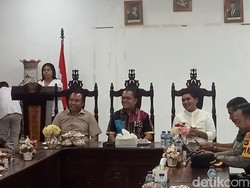 Gubernur Laka Lena Pertanyakan PAD dari Budidaya Mutiara di Flores Timur