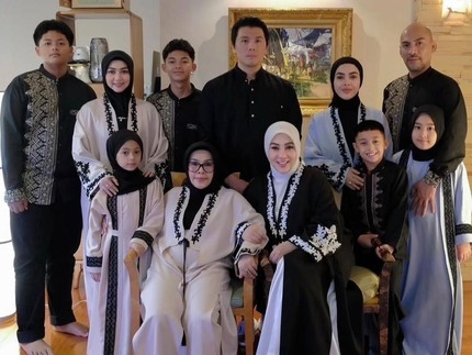 Terpopuler: Potret Kedekatan Reino Barack dengan Keponakan Syahrini