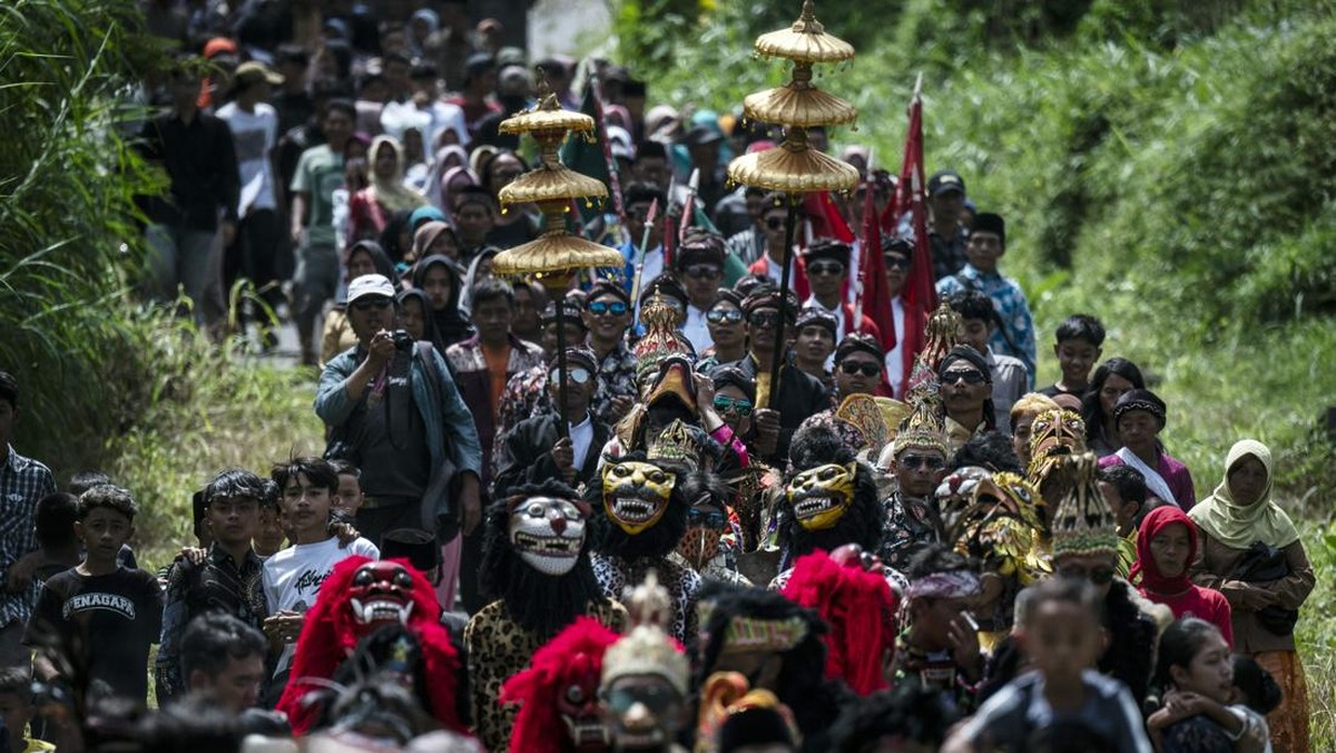 FOTO: Tradisi Lebaran Sungkem Tlompak Warga Lereng Merbabu