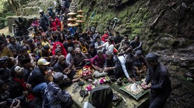 FOTO: Tradisi Lebaran Sungkem Tlompak Warga Lereng Merbabu