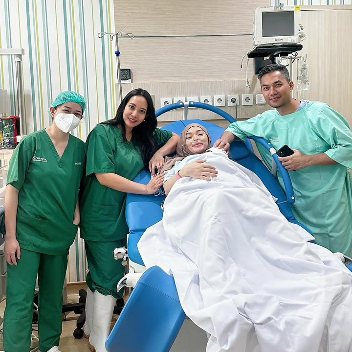 <p>Zaskia berhasil melahirkan secara normal tanpa drama. “Selamat ya eneng sayang <em>@zaskia_gotix</em> hebat 3 kali lahiran normal ga ada drama, kuat, hamil juga selalu nurut,” tulis sang dokter, dikutip dari laman Instagram<em> @merryamelya_ps,</em> Kamis (3/4/2025). (Foto: Instagram@merryamelya_ps)</p>