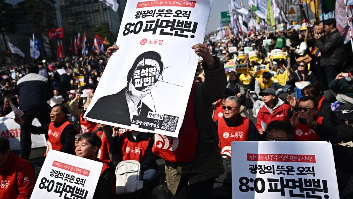 Kronologi Yoon Suk Yeol Dimakzulkan MK, Berawal dari Darurat Militer