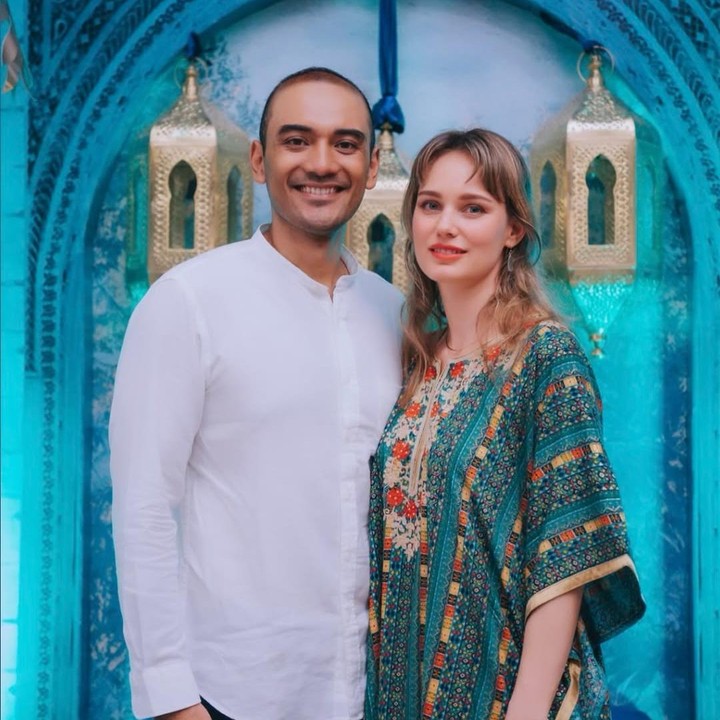 <p>"Selamat Lebaran," tutur Valentine menggunakan Bahasa Inggris seraya menyisipkan emotikon bulan sabit dan masjid. (Foto: Instagram: @valentinepayenwicaks)</p>