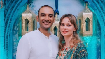 5 Potret Ario Bayu dan Istri Bule, Rayakan Lebaran hingga Kompak Urus Anak Berdua