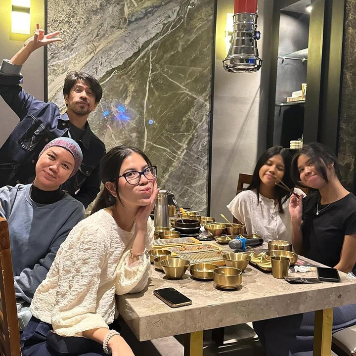 <p>Penyanyi Ariyo Wahab menikah dengan Milasari Wardhani pada tahun 2002, Bunda. Dari pernikahan ini, keduanya pun dikaruniai tiga orang anak. (Foto: Instagram: @ariyowahab)</p>
