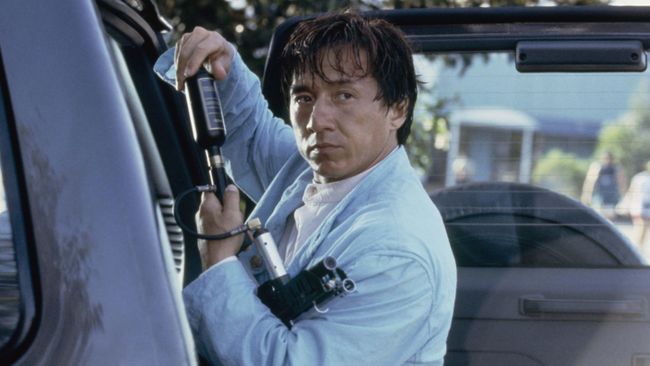 Jadwal Bioskop Trans TV hari ini (4 April) First Strike. Berikut sinopsis First Strike atau Police Story 4 dibintangi Jackie Chan.