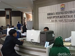 Kantor Disdukcapil Kota Palembang Buka Setengah Hari