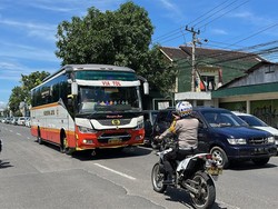 Ketahuan Ngeblong! Sopir Bus di Kota Kediri Langsung Ditegur Kapolres
