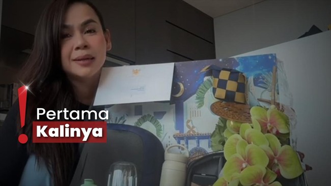 Melaney Girang Terima Hampers dari Prabowo, Ada Sajadah-Kue Nastar