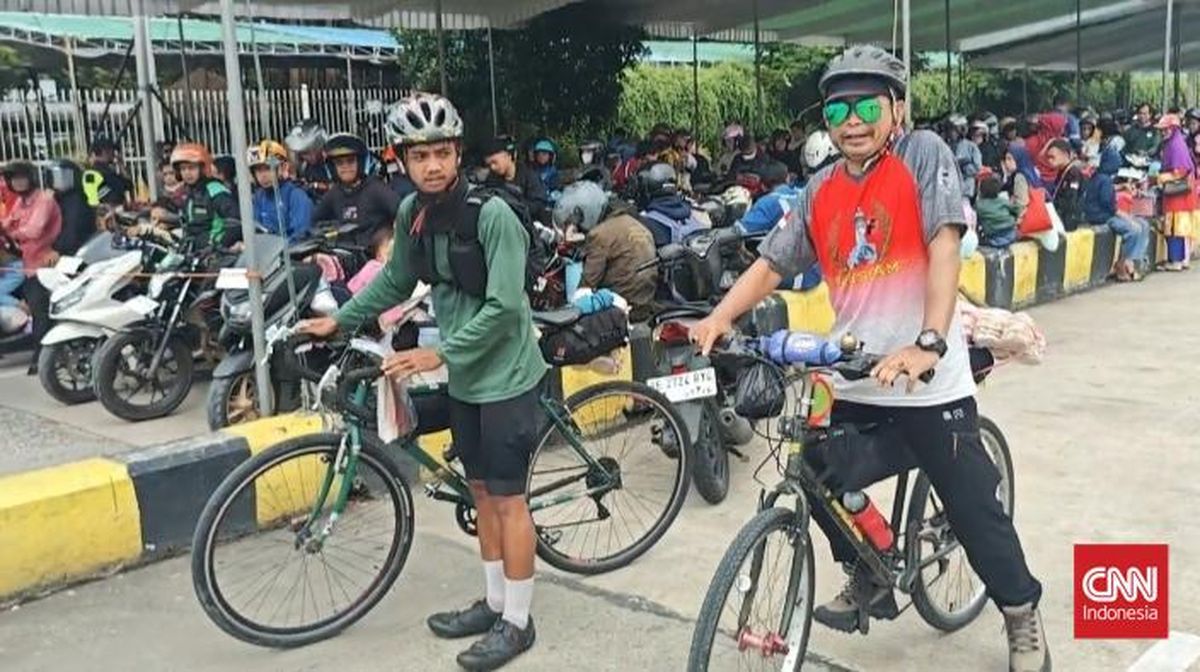 Mudik Lebaran Gowes Sepeda 300 Km: Lelah Terobati Bertemu Keluarga