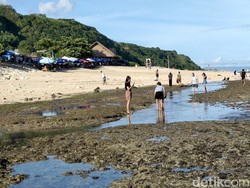 Pantai Pandawa Diserbu Turis Domestik