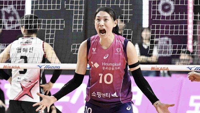 Ratu Voli Korea Kim Yeon Koung terpana melihat perkembangan atlet voli Indonesia Megawati Hangestri Pertiwi.