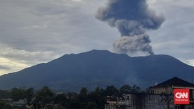 Gunung Marapi Erupsi, Semburkan Abu Vulkanik 500 Meter dari Puncak