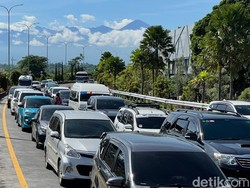 Lalin Simpang Karanglo Malang Ramai Lancar di Hari Kelima Lebaran