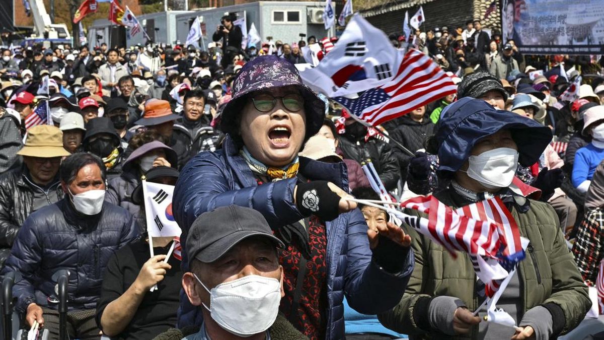 Ribuan Pendukung Yoon Suk Yeol Masih Demonstrasi di Jalanan Seoul