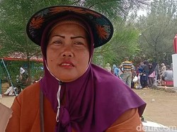 Ban Renang Jadi Modal Tati Tunjang Ekonomi Keluarga
