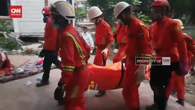 VIDEO: Momen Personel Basarnas Evakuasi Jenazah Korban Gempa Myanmar