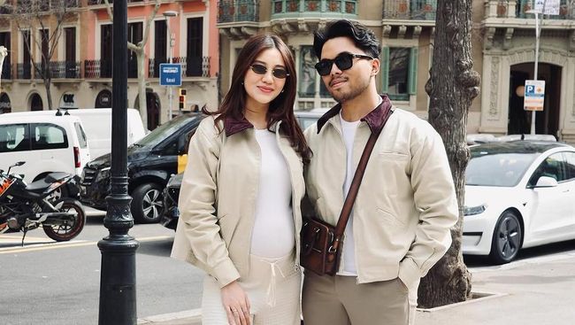 Gaya Bicara Thariq Halilintar Saat Mitoni Kehamilan Aaliyah Massaid Jadi Sorotan