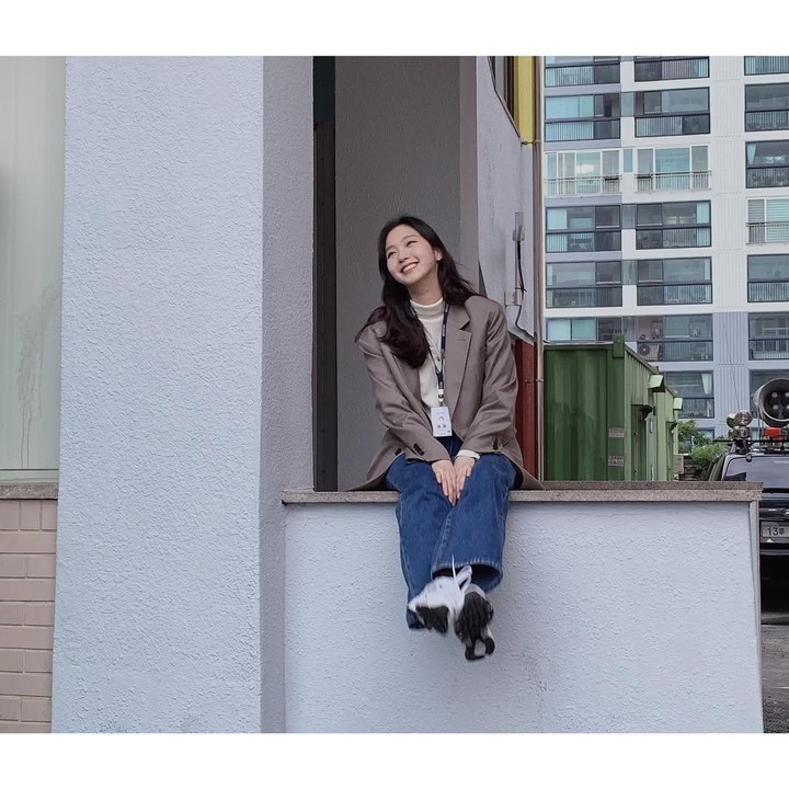 <p>Tak hanya kece dengan rambut pendek, Kim Go Eun juga bisa tampil menawan dengan model rambut layered haircut. (Foto: Instagram @ggonekim)</p>