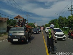 Arus Balik Lebaran Padati Bandar Kedungmulyo, Polisi Terapkan Contraflow