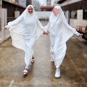 Momen yang Bikin Denada Nazar Ajak Anak Umrah ke Tanah Suci