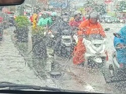 Sejumlah Titik di Bekasi Banjir Usai Hujan Deras, Banyak Motor Mogok
