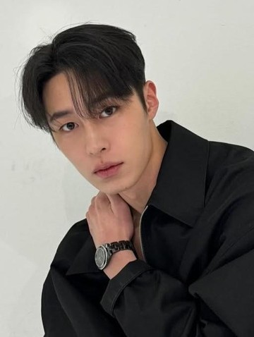 img-title 8 Potret Menawan Lee Jae Wook, Aktor Korea yang Pernah Kerja Part-Time di Berbagai Bidang Sebelum Debut
