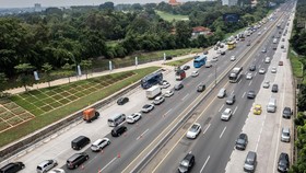 Viral Bus Adang Mobil PJR di Tol Japek, Polisi Buka Suara