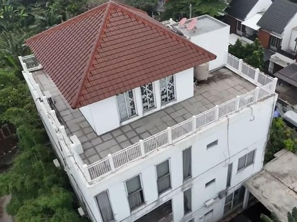 5 Potret Rumah 4 Lantai Denada di Bintaro, Ada Kolam Ikan Nila