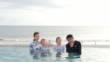 img-title Sarwendah Liburan dengan Anak ke Bali, Tak Bawa Asisten untuk Quality Time