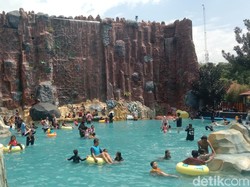 Serunya Berenang di Wisata Bintang 3 Firdaus Indramayu