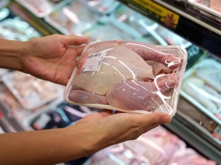 Belanja Ayam Broiler dengan Harga Sale di Transmart Full Day Fresh, Buat Stok Bun