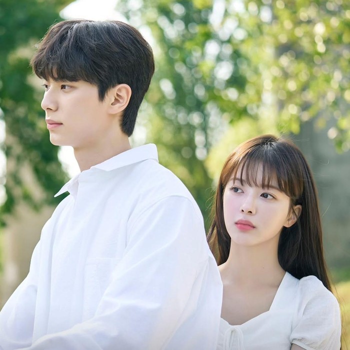 Mempunyai chemistry yang kuat saat membintangi Hierarchy, mereka dipertemukan kembali dalam drama komedi romansa berjudul Crushology 101. Hal ini tentunya sangat dinantikan para penggemar untuk melihat kembali akting mereka sebagai pasangan.